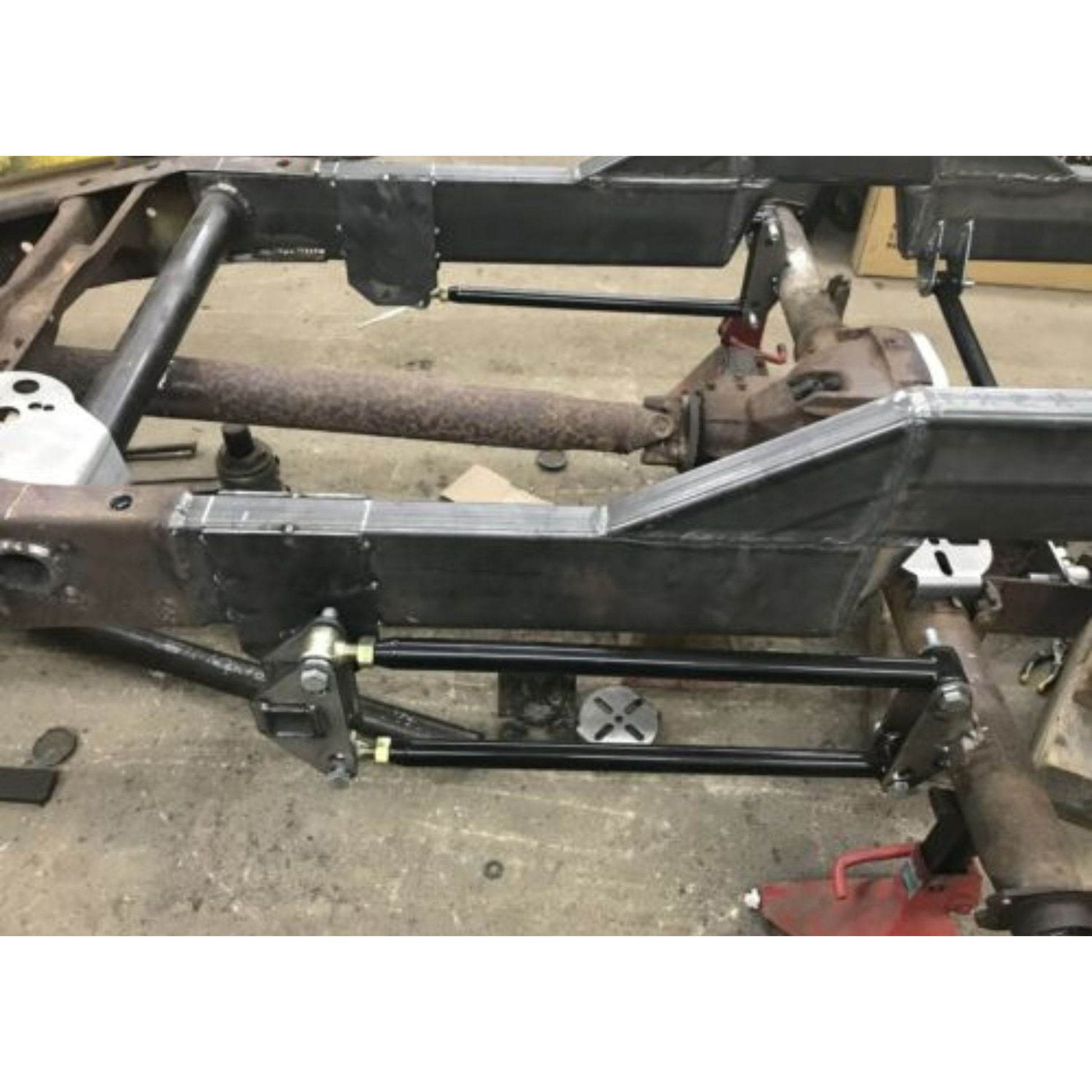 heavy duty rear 4 link suspension setup with panhard bar