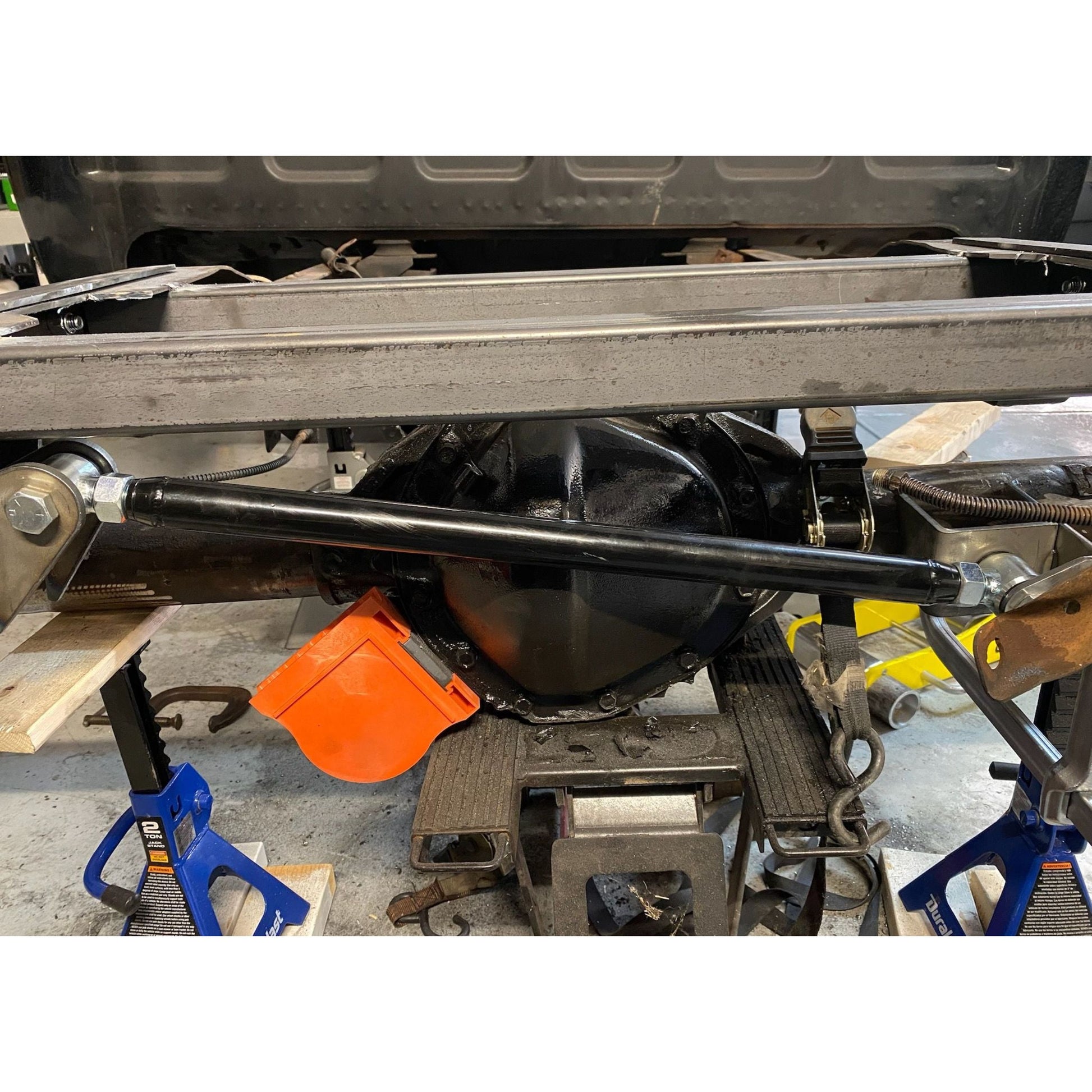 heavy duty rear 4 link suspension setup with panhard bar