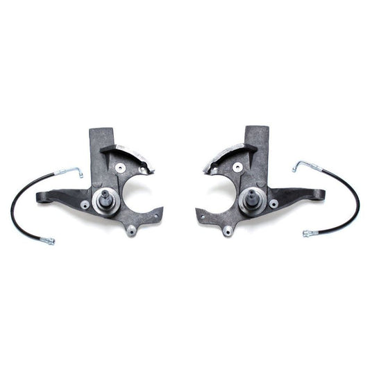 MaxTrac 700130 heavy-duty 3-inch lift spindles for Chevy S10 and GMC S15 Sonoma 2WD trucks.